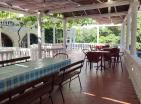 Продано : Большой дом-отель в Сутоморе рядом с морем с рестораном на 47 мест