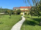 Уединенный дом в Черногории с бассейном, фруктовым садом, выходом к реке