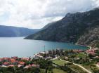 Участок с видом на море, рядом со всем необходимым в Рисане, Черногория