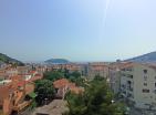 Потрясающая двухуровневая квартира площадью 47 м2 с видом на море в Будве, Черногория