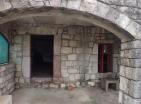 Очаровательный исторический каменный дом, готовый к ремонту, отличная цена