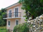 Продается 2-этажный дом с видом на море в Прчани, Бока-Которский залив