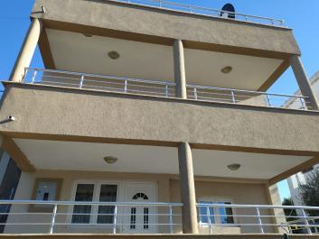 Эксклюзивный 3-этажный дом в Утехе площадью 180 м2 с потрясающим видом на море