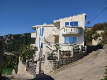 Дом с панорамным видом на море площадью 200 м2 в Добра Воде