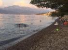 Живописный 3-этажный дом в Крашичах с видом на море в 30 метрах от моря
