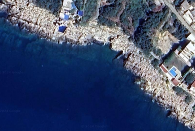 Эксклюзивный земельный участок площадью 805 м2 на берегу моря в Утехе для строительства виллы или мини-отеля с бассейном