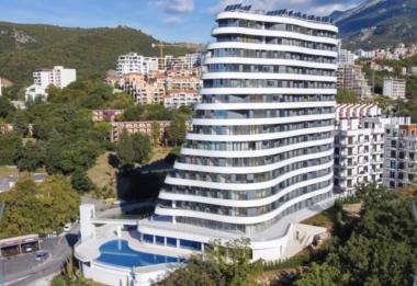 Потрясающая квартира с видом на море площадью 51 м2 в Бечичи в резиденции с бассейном