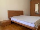 Потрясающая меблированная квартира с 2 спальнями и видом на море в Тивате в отличном месте