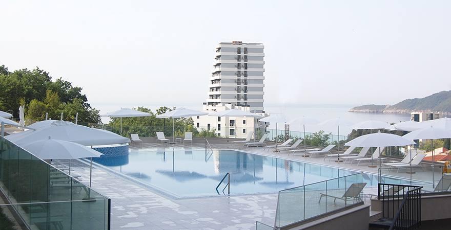 Роскошная квартира с видом на море 63 м2 в резиденции Status Бечичи с бассейном