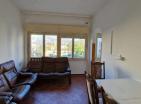 Квартира с 1 спальней площадью 40 м2 недалеко от моря в Тивате в отличном месте