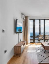 Потрясающая квартира площадью 67 м2 с видом на море в Свети-Стефане, в нескольких шагах от пляжа