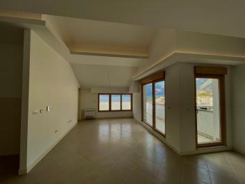 Новая квартира с видом на море площадью 60 м2 в Доброте с бассейном и террасой