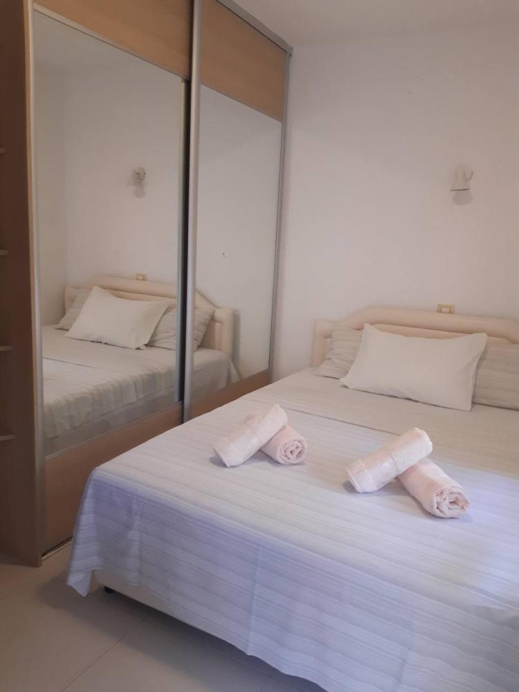 Продается сказочная уютная квартира площадью 49 м2 в Петроваце с террасой в нескольких минутах ходьбы от моря