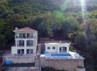 Эксклюзивная вилла на первой линии моря в Коштанице с 4 апартаментами: мини-отель с пляжем