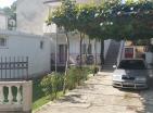 Квартира в Игало 86 м2 , половина дома с бизнес-помещением
