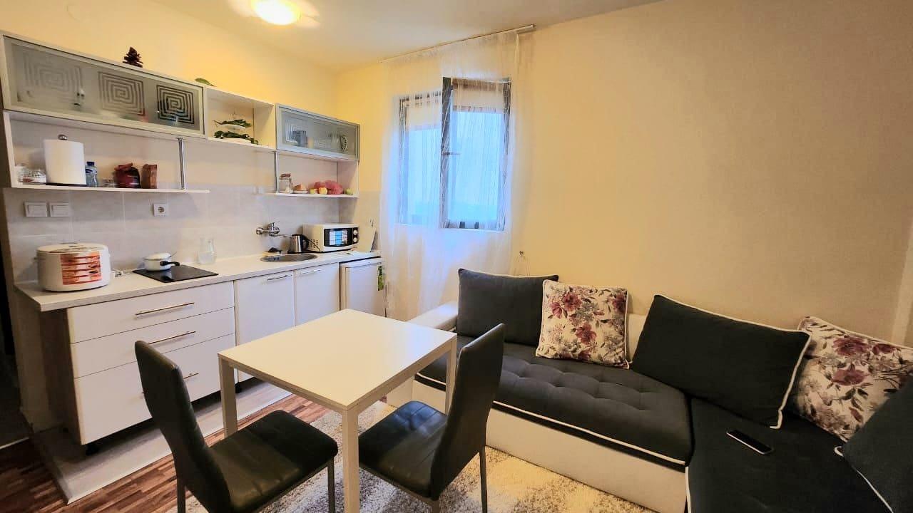 Уютная приморская квартира площадью 40 м2 с террасой рядом с морем