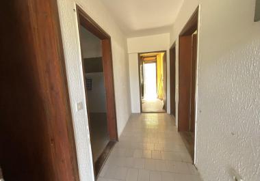 Недорогой двухэтажный дом площадью 130 м2 на продажу в Сутоморе