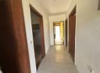Недорогой двухэтажный дом площадью 130 м2 на продажу в Сутоморе