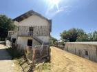 Недорогой двухэтажный дом площадью 130 м2 на продажу в Сутоморе