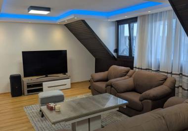 Новая двухуровневая квартира с двумя спальнями площадью 69 м2 в центре Жабляка