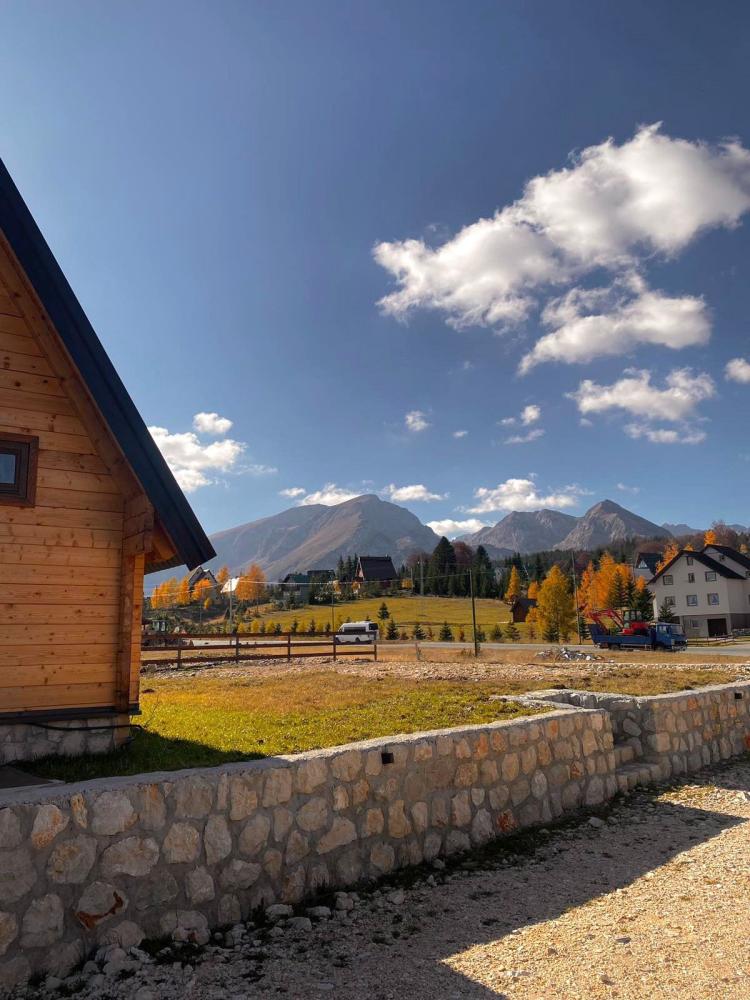 Два доходных арендуемых дома-шале площадью 60 м2 каждое в Жабляке с двумя спальнями