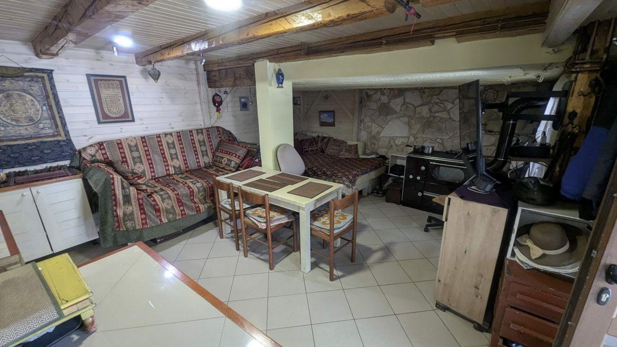 Уютная половина двухэтажного дома площадью 80 м2 недалеко от Черного озера с двумя спальнями