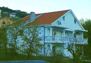 Дом в Шушчепане, Херцег Нови с 2 частными этажами и большим участком земли