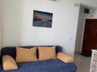 Двухкомнатная квартира площадью 40 м2 с прекрасным панорамным видом на море в Сутоморе